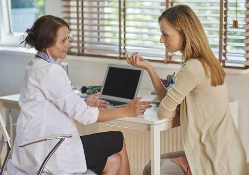 female doctors in front of a computer